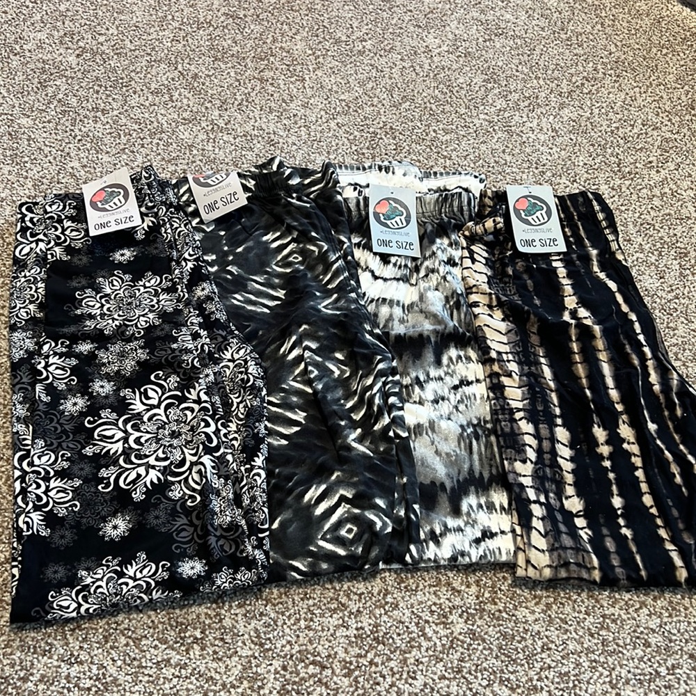 Pack of 4 brand new leggings.